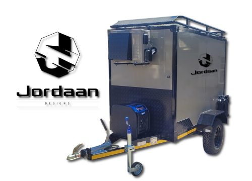 HUNTING TRAILER FRONT